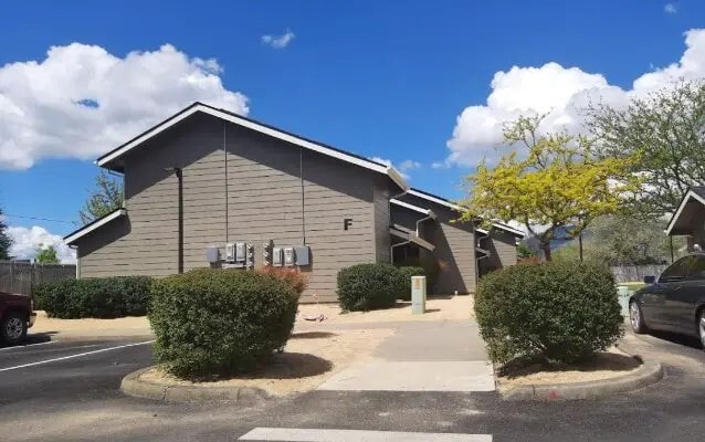 Building Photo - 1100 Fruitdale Dr