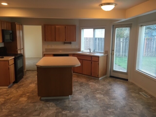 Foto del edificio - 179 NE Milne Road ~ Wonderful Home Near Intel