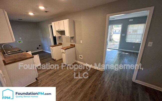 Building Photo - 1382 Mary Jane Ave