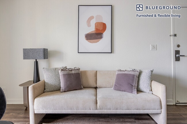 Building Photo - 7230 Franklin Ave