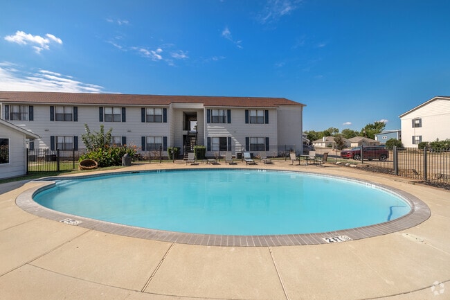 University Square - University Square Apartments