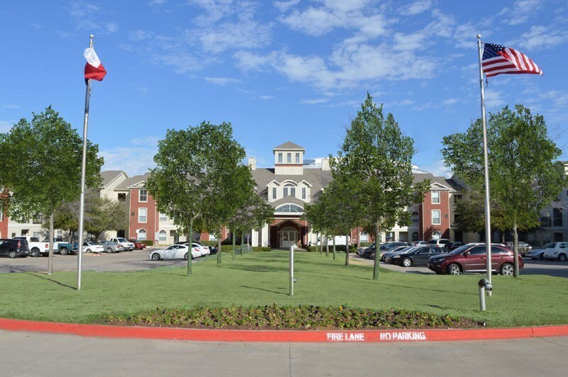 Claremont 971 E Sanford St Arlington, TX Apartments for Rent in Arlington