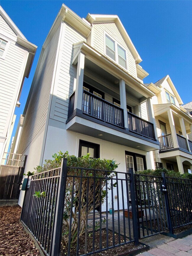 Foto del edificio - 3255 Maxroy St