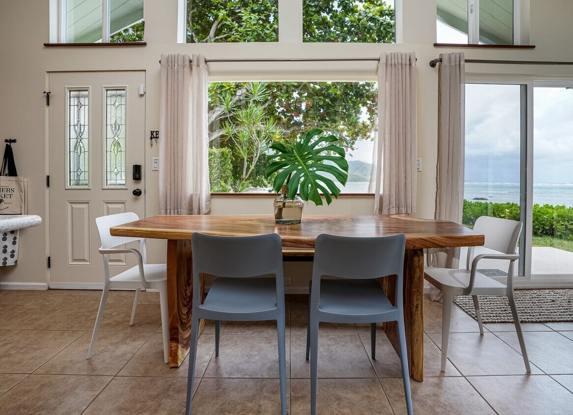 Primary Photo - Oceanfront Cottage FULLY-FURNISHED 2 bedro...