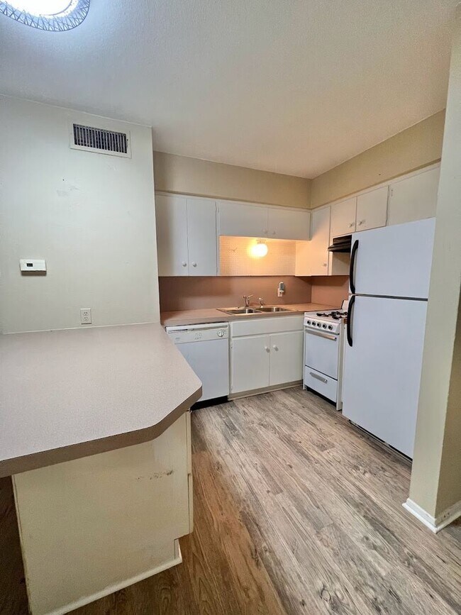 Building Photo - K2203 - San Pedro Oaks # 103