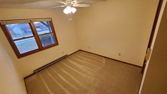 Building Photo - 301 Cobblestone Dr