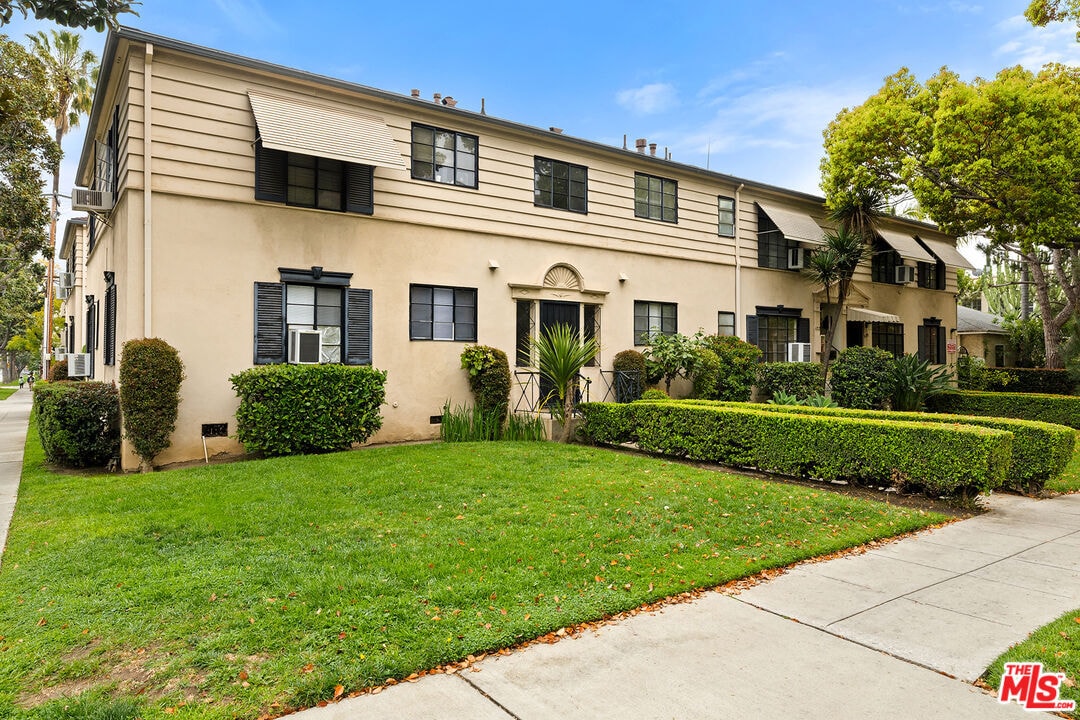 Building Photo - 9216 Beverly Blvd