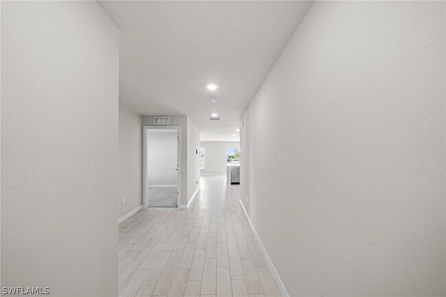 Building Photo - 2911 NW 9th Ave