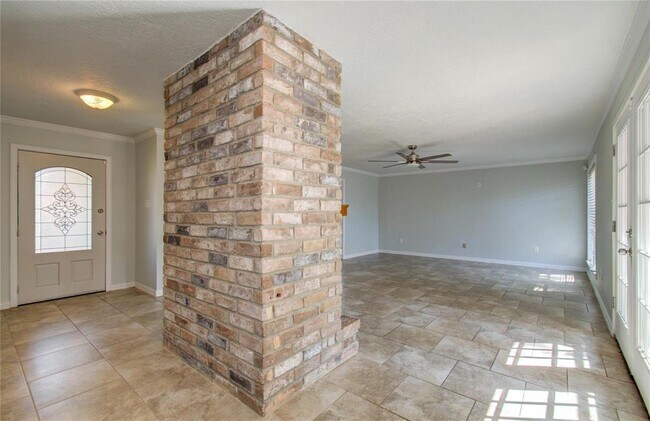 Foto del edificio - 3605 Kingsway Dr