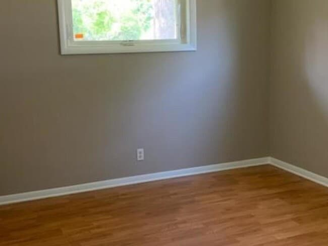 Building Photo - 5411 W Lake Shore Dr