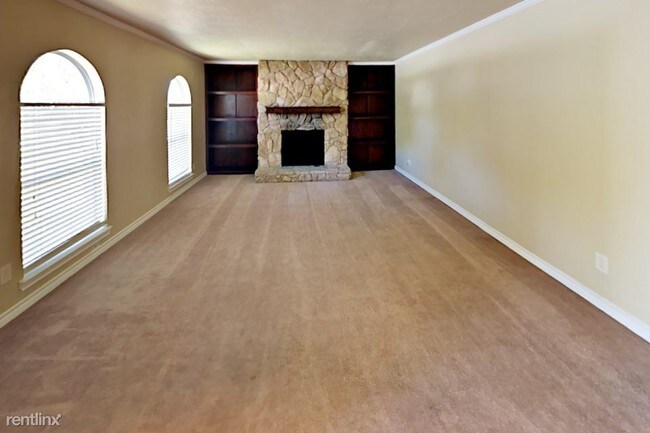 Building Photo - 2921 Rolling Hills Dr
