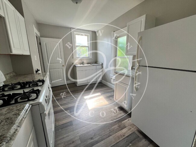 Building Photo - West Toledo 3 bedroom 1 bath home