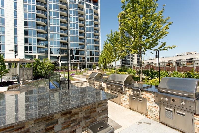 Foto principal - 361 W Hubbard St