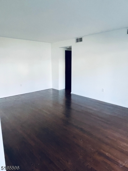 Foto del edificio - 1300 Rock Ave