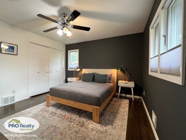 Building Photo - Recently Remodeled 4 Bedroom Home