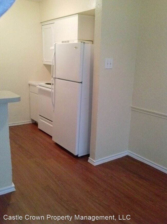 Foto del edificio - 831-831 S Nursery Rd