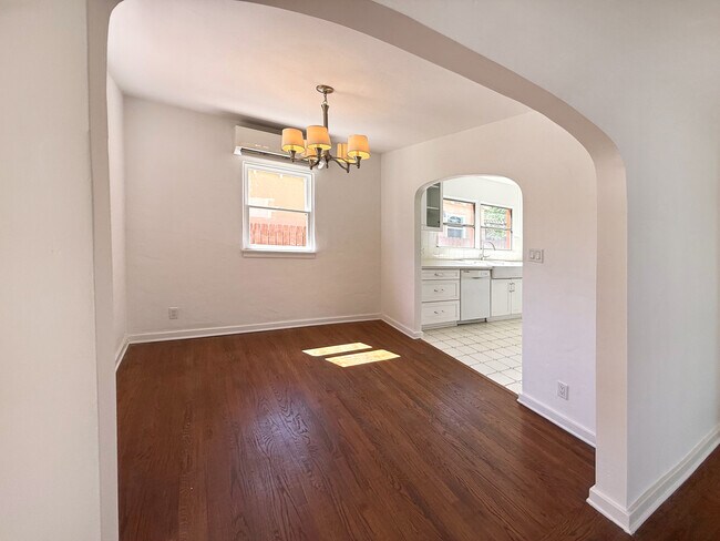 Foto del edificio - 3226 Glenhurst Ave