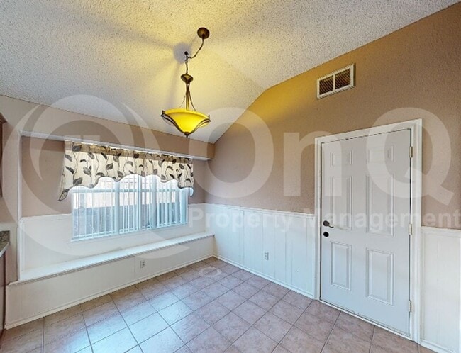 Building Photo - 437 Dove Ln