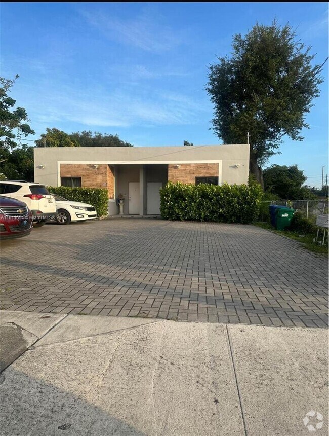 Arcola Gardens Apartments for Rent with a Yard Miami, FL 2 Rentals