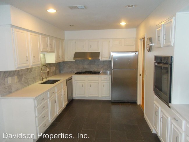 Building Photo - 3 br, 2 bath House - 7854 Broadway #802-B