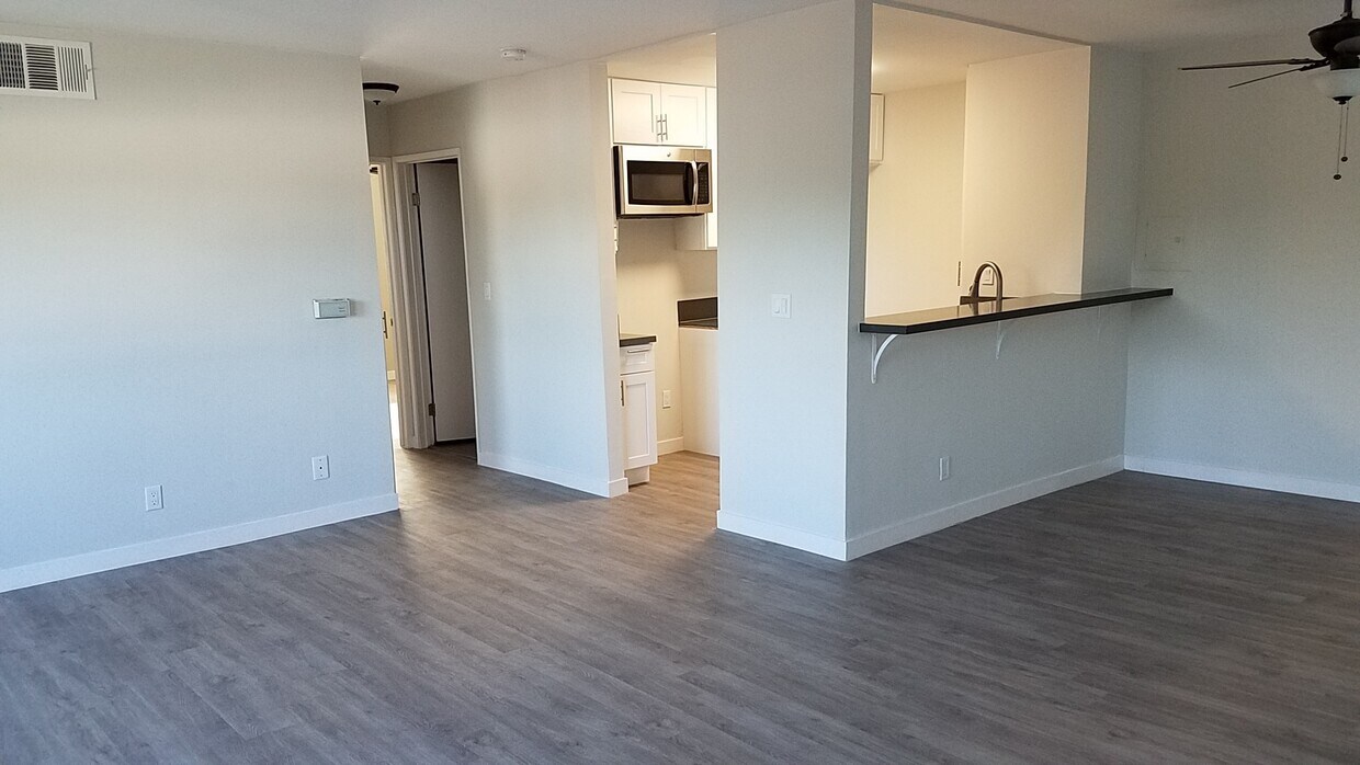 Foto principal - 4734 S Slauson Ave