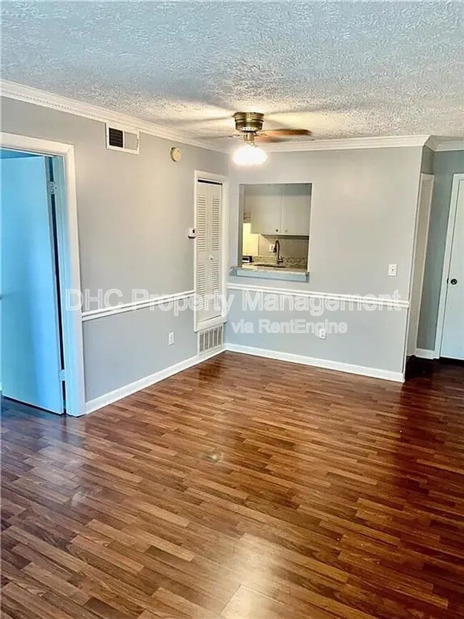 Building Photo - 2805 Northeast Expy