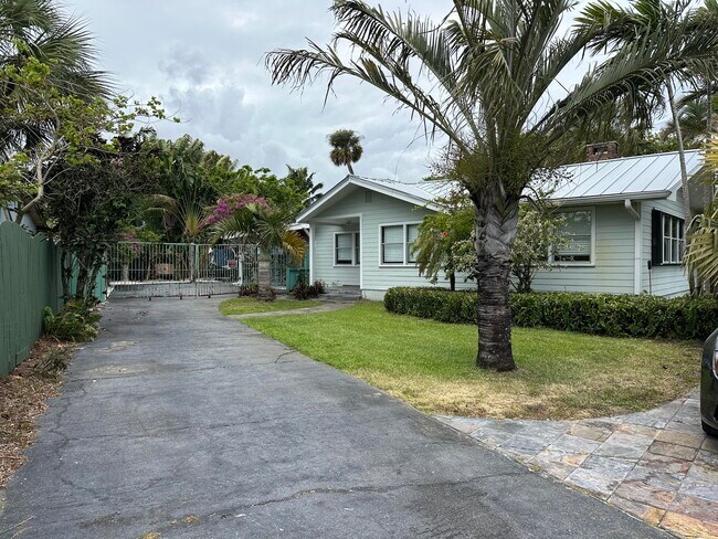 Foto del edificio - 4490 NE Indian River Dr