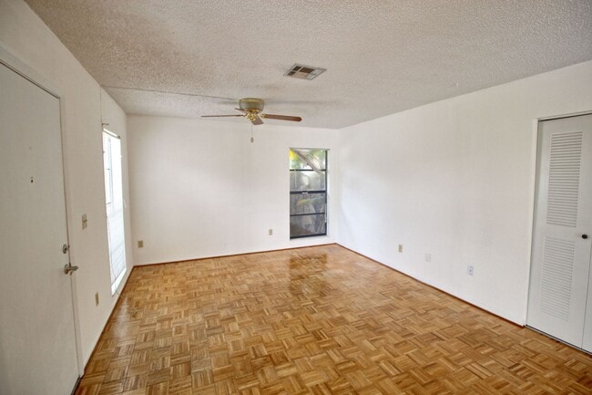 Building Photo - 2756 Lakefern Avenue