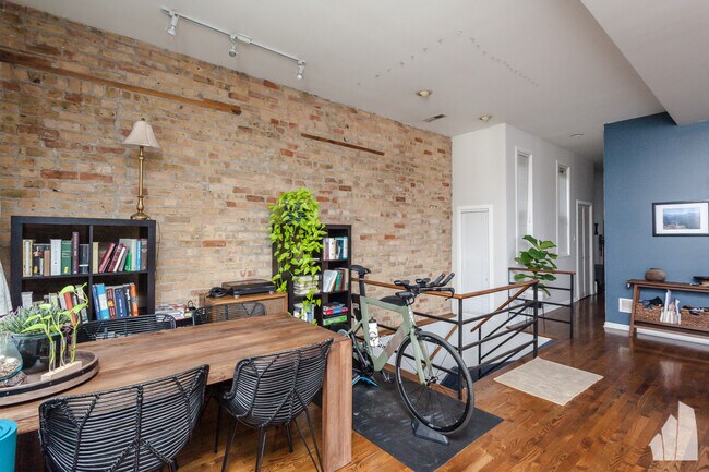 Foto del edificio - 2209 W Race Ave