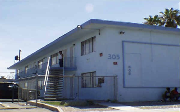 Building Photo - 305 W Cincinnati Ave