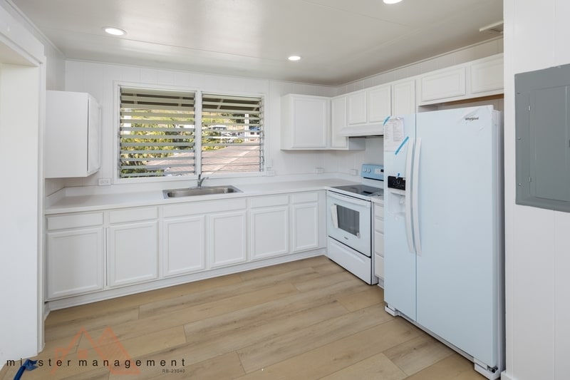 Photo - 637 Wyllie Street - U
