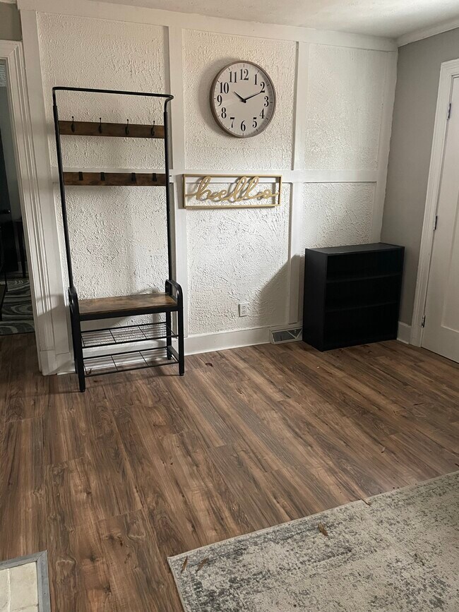 Foto del edificio - 317 Wrenn Dr