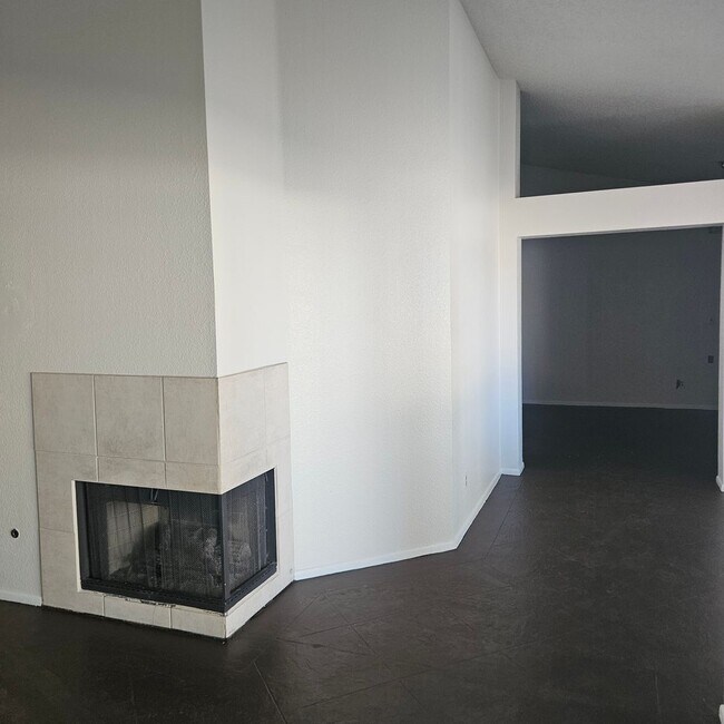 Building Photo - 3 Bedroom 2 Bath SFR Peoria AZ