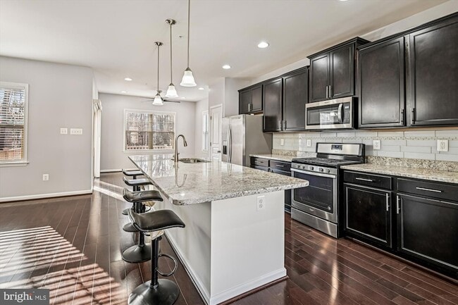 Building Photo - 7523 Holly Ridge Dr