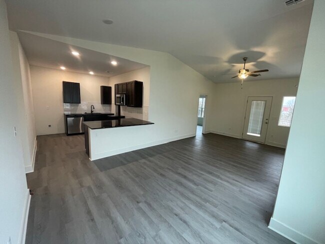 Foto del edificio - 5242/44 Chase Ave