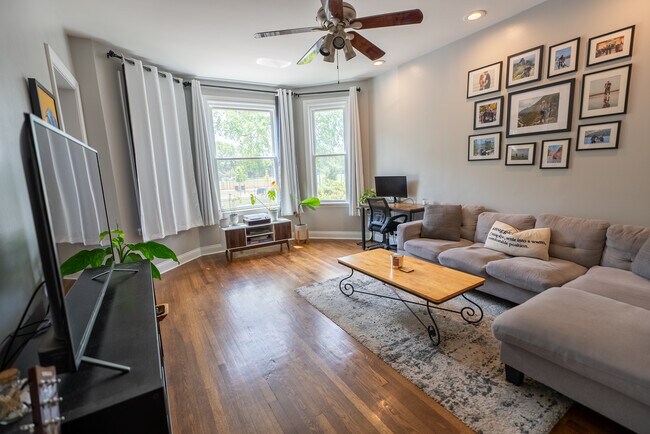 Foto del edificio - 3850 W Diversey Ave