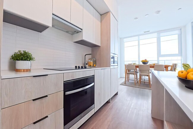 Photo du bâtiment - 1007 The Queensway