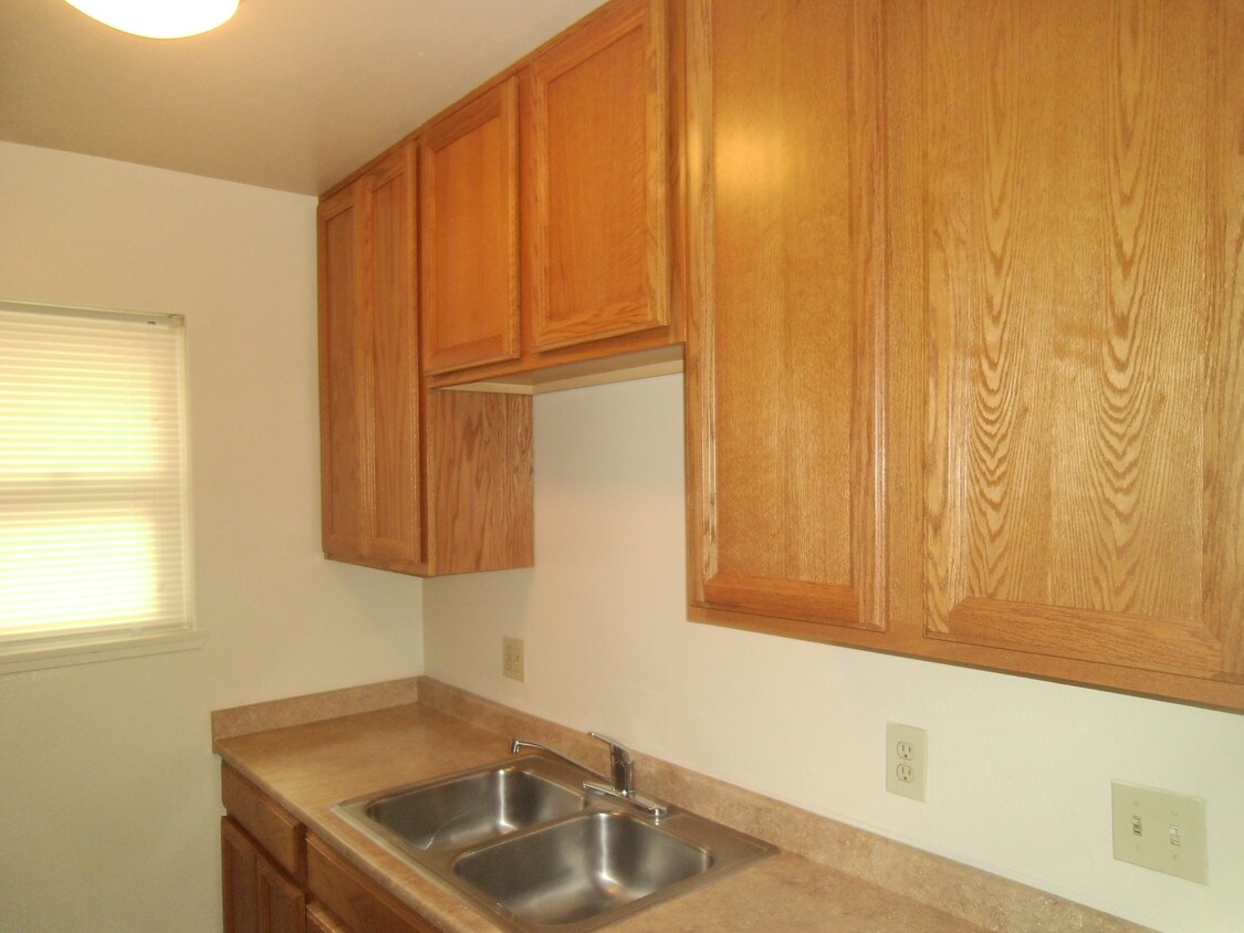 Foto del edificio - 13400 Athol St