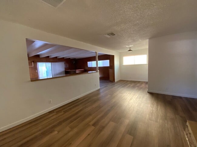 Building Photo - Charming 3 Bed, 2 Bath Reseda Home with Bu...