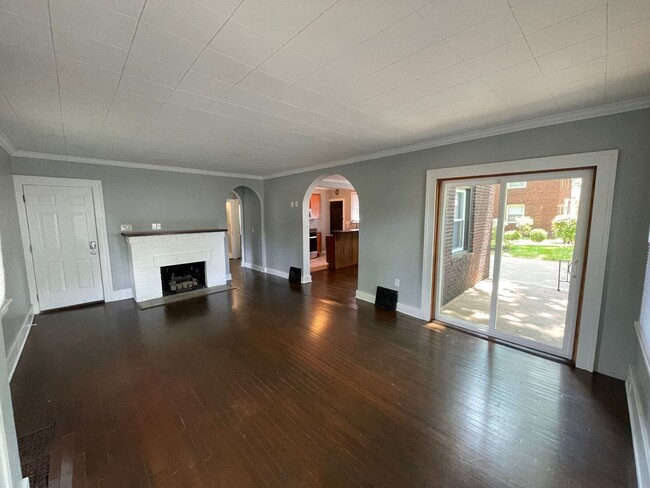 Building Photo - 1702 Lake Ave
