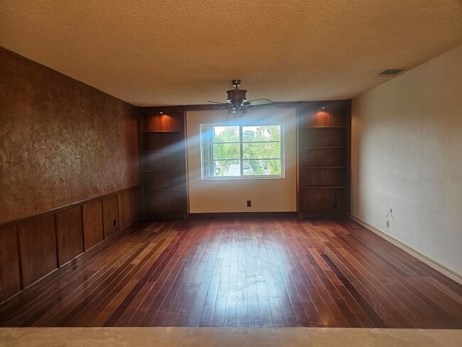 Building Photo - 649 W Oakland Park Blvd