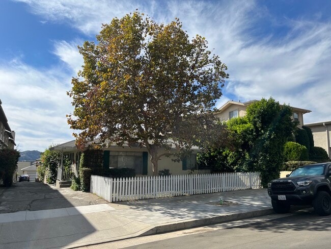 Building Photo - 2258 1/2 Del Mar Rd
