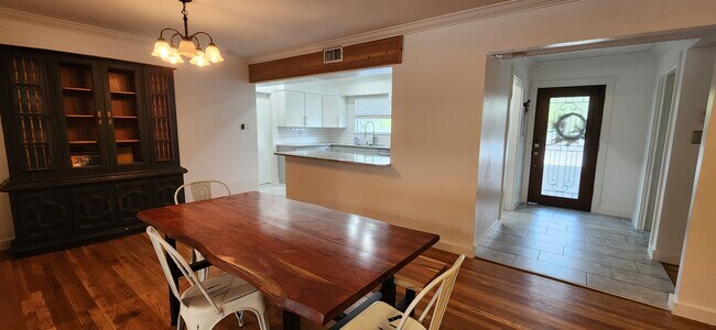 Building Photo - 142 Postwood Dr
