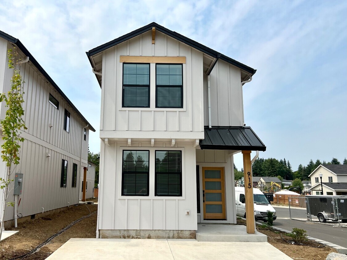 Foto principal - 9915 NE 46th Ct