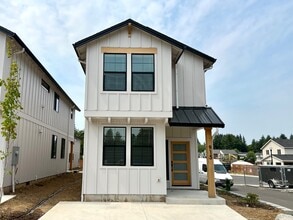 Building Photo - 9915 NE 46th Ct