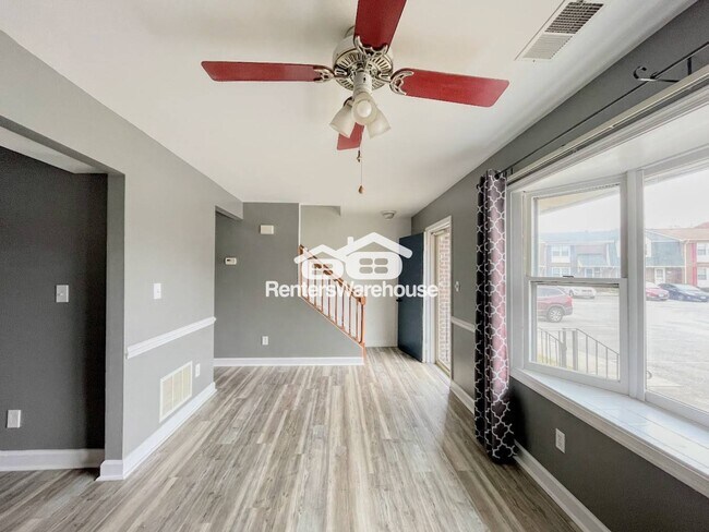 Foto del edificio - 121 Charles Parish Dr