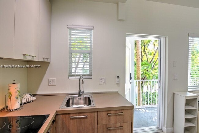 Foto del edificio - 245 NE 33rd St