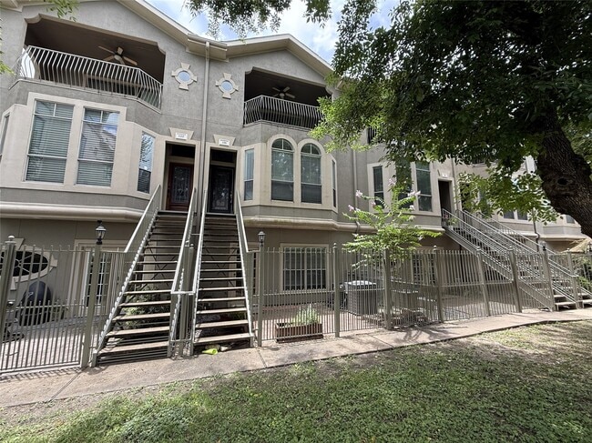 Building Photo - 118 Detering St