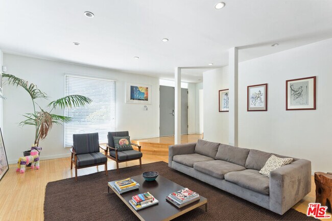 Foto del edificio - 11906 Gorham Ave