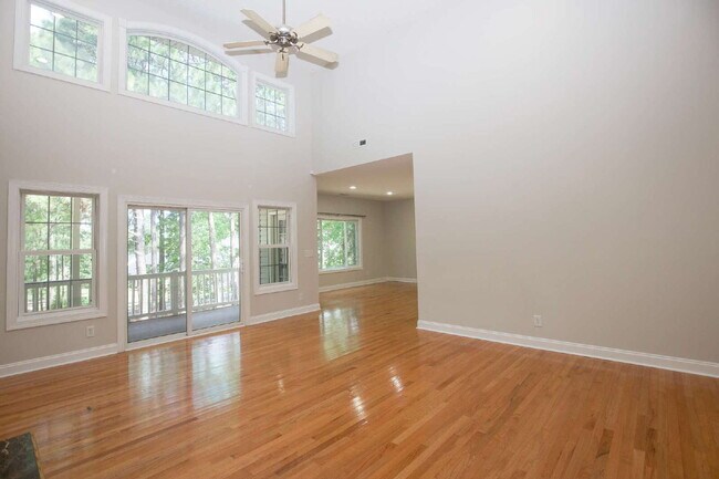 Foto del edificio - "Spacious 3-Bedroom Retreat with 3200 Sq Ft of Comfort in Seven Lakes!"